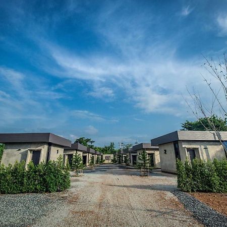 The Loft House Sakaeo Hotel Watthana Nakhon Ngoại thất bức ảnh
