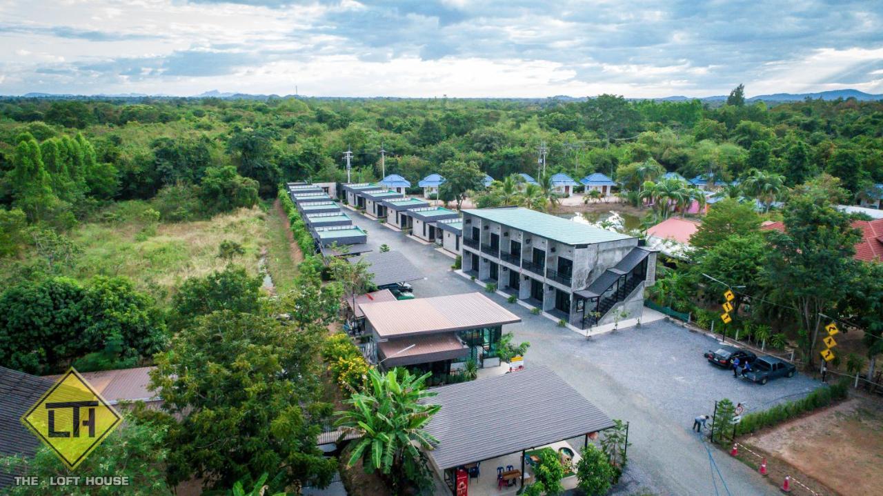 The Loft House Sakaeo Hotel Watthana Nakhon Ngoại thất bức ảnh