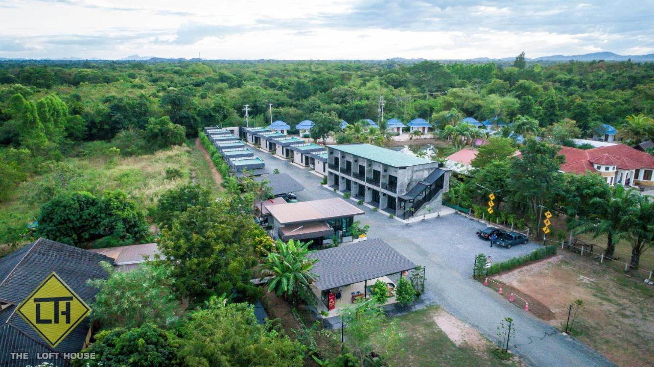 The Loft House Sakaeo Hotel Watthana Nakhon Ngoại thất bức ảnh